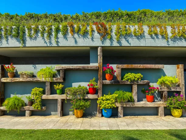 Landscaping on a garden wall, Pots and flowers